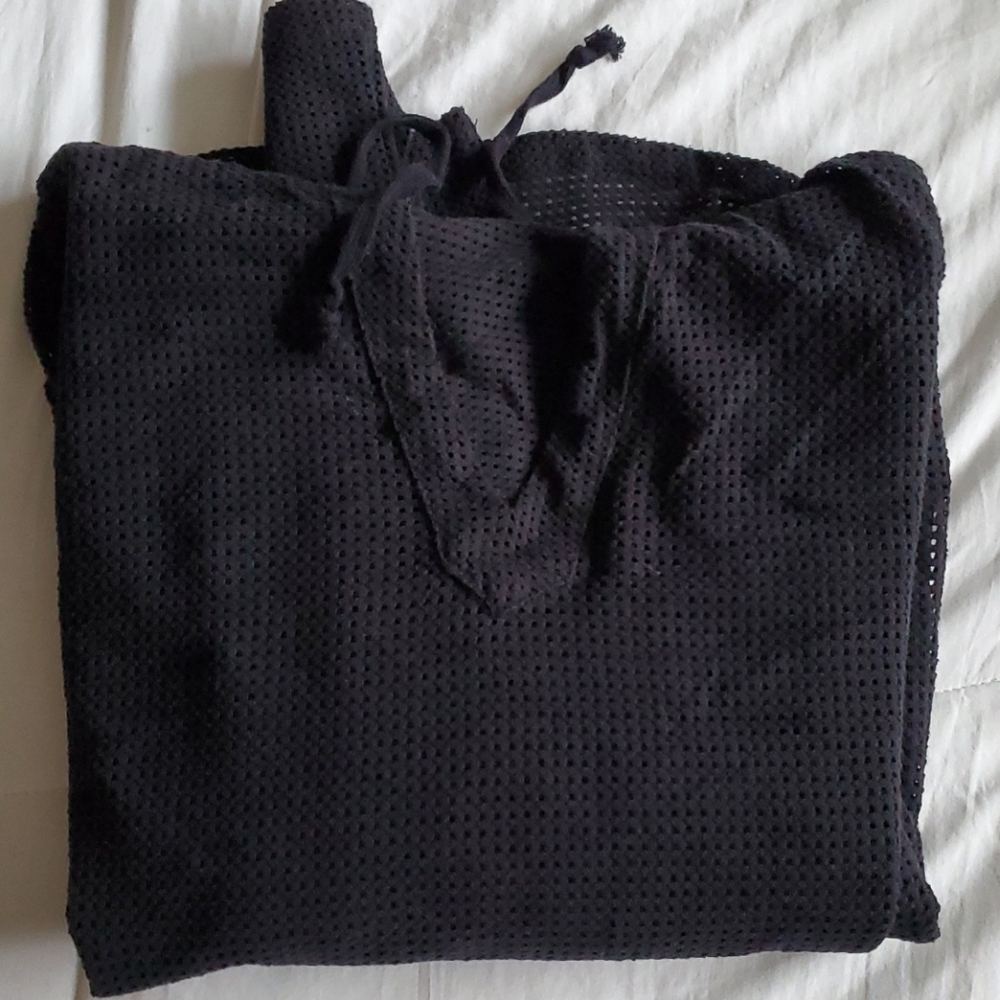 Mesh long sleeve hoodie with front through pocket
